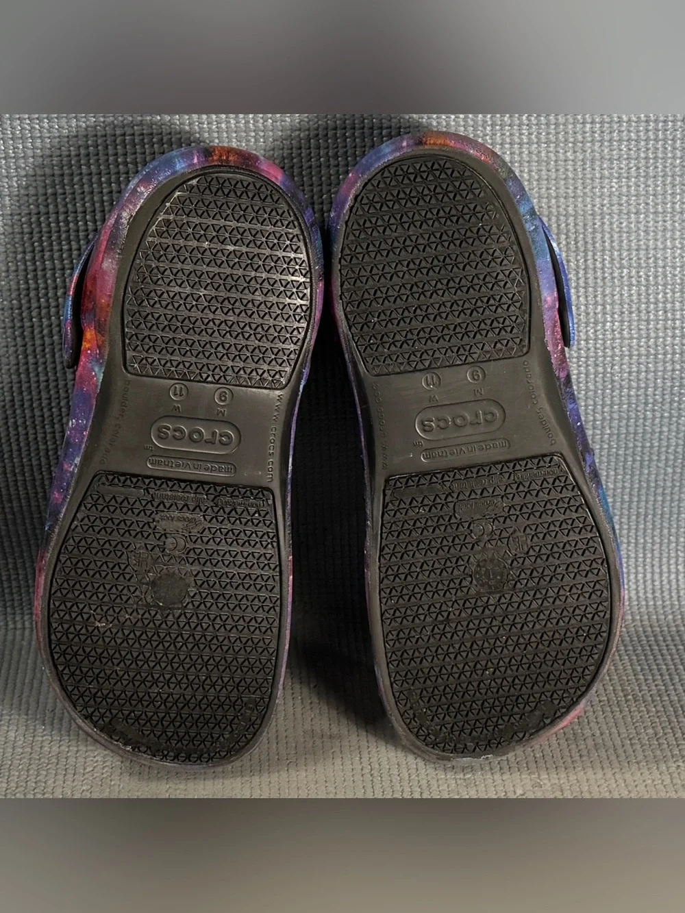 Crocs Bistro Graphic Slip Resistant Work Clogs Galaxy Print Men Sz 9 Women Sz 11